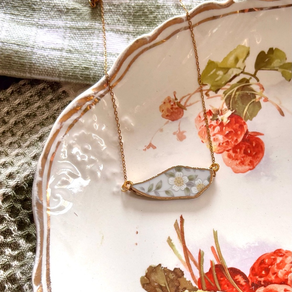 Delicate Vintage Broken China Daisy Necklace